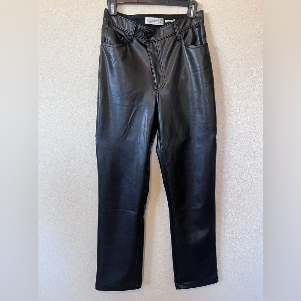 Abercrombie 90’s Straight Ultra High Rise Vegan Leather Pants Size 4